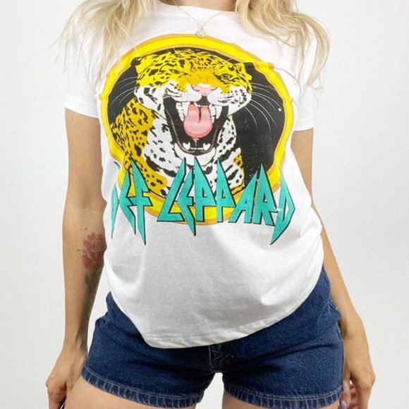 🆕 Anthro Chaser White Retro Def Leppard 2017 Tee - Picture 1 of 5